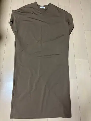 AER 카키색 원피스