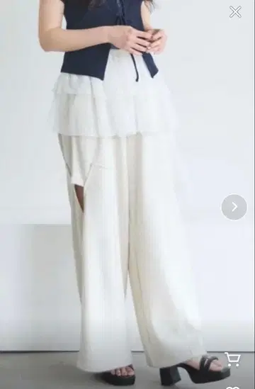화이트 사이드 슬릿 와이드 팬츠