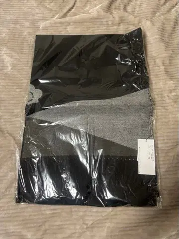 MARY QUANT 지오메트리 포인트 스톨 머플러