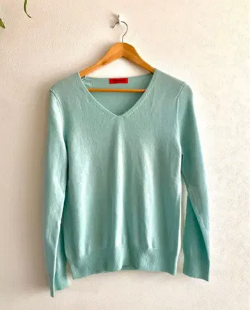 잇츠 인터내셔널 캐시미어 100% 민트 그린 V넥 스웨터