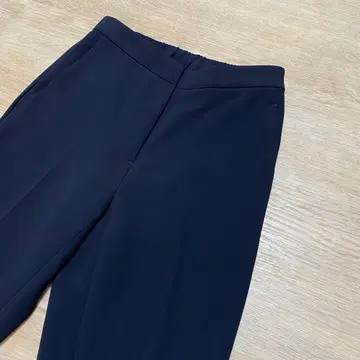 거의 새상품 타카시마야 센터 프레스 테이퍼드 팬츠 S 네이비 밴딩 사양