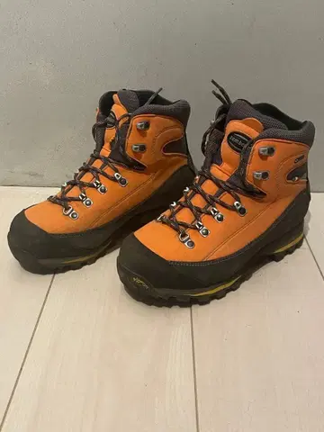 잠발란 등산화 eur38 약 24.5cm