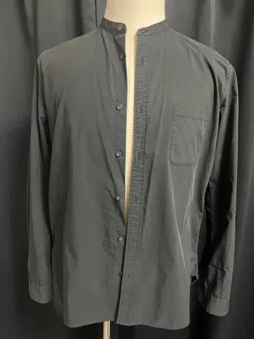 [ NANO universe ] 밴드 카라 블랙 셔츠 LIBRARY