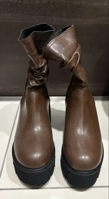 브라운 가죽풍 통굽 부츠