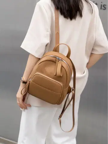 심플한 디자인 백팩