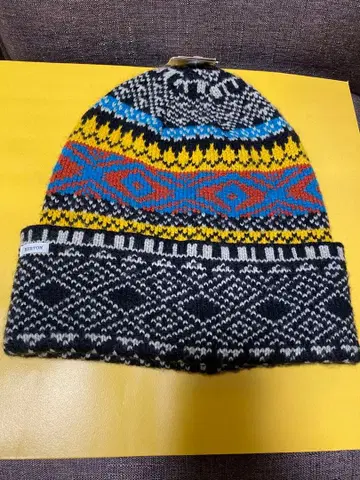 BURTON 기하학 패턴 니트 비니