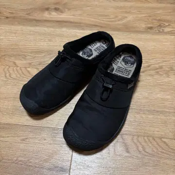 KEEN 우먼 하우저 쓰리 슬라이드 슬립온 블랙