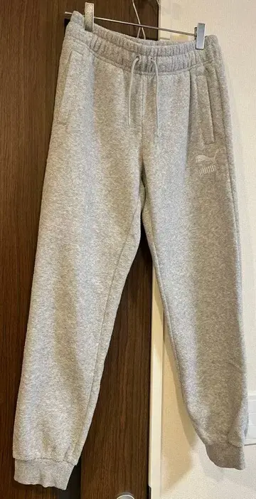 PUMA 그레이 조거 팬츠 s 사이즈 자수