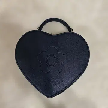 마리콴트 하트형 블랙 숄더백