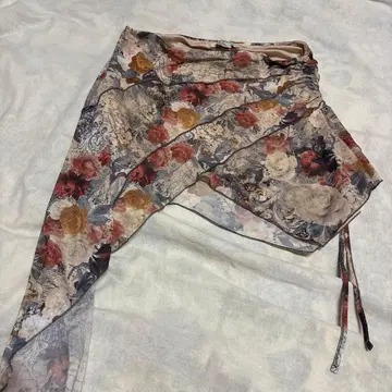 URBAN OUTFITTERS 플라워 프린트 비대칭 L 사이즈