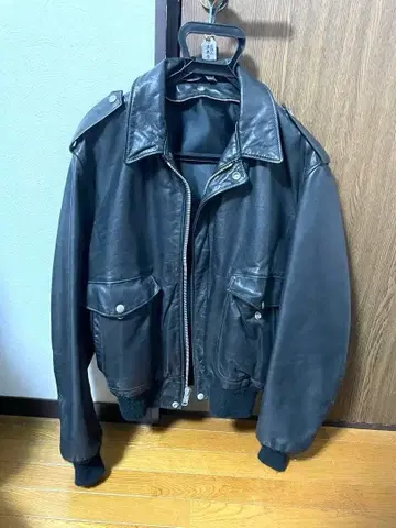 블랙 가죽 라이더 자켓 Leathercraft process