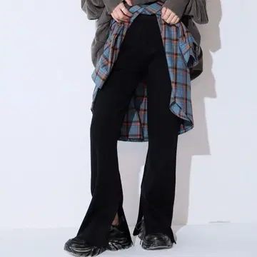 JEANASIS 지나시스 리브 니트 플레어 팬츠 블랙