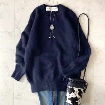 컨디션 최상 데밀리 퍼 크루넥 니트 부드러운 네이비