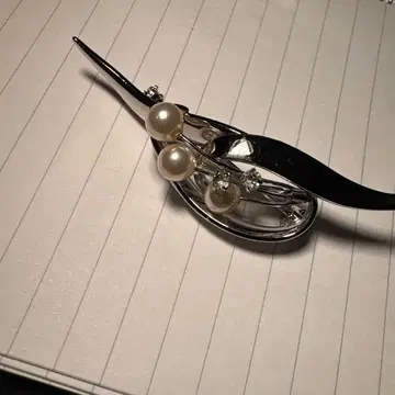 진주와 다이아 잎 모양 브로치