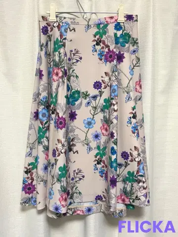[ 새상품급 ] FLICKA 꽃무늬 플레어 스커트 백 테일 일본제