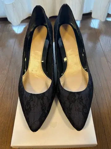 새상품급 velikoko  펌프스 25.5 레이스 다크 네이비 비쥬 포함