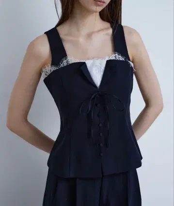 [ Seemi. ] 세트로 입을 수 있는/레이스 부착 베스트