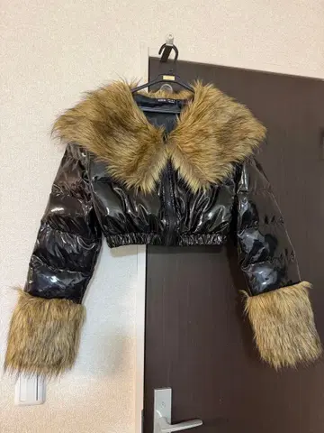 SHEIN 퍼 트리밍 에나멜 다운 자켓 블랙