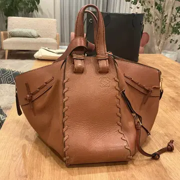 브라운 스티치 디자인 핸드백