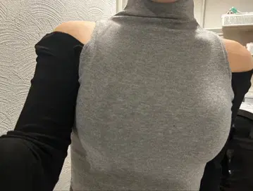 오프숄더 터틀넥