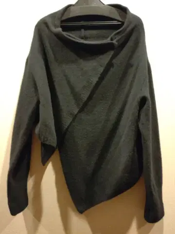 센소유니코 io comme io 블랙 비대칭 컷 가디건