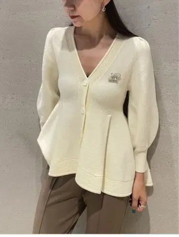 snidel 페플럼 니트 가디건 풀오버 스나이델 상의