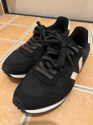 VEJA 스니커즈 24.5cm