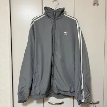 adidas 그레이 자켓 M 사이즈