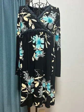 꽃무늬 긴팔 원피스