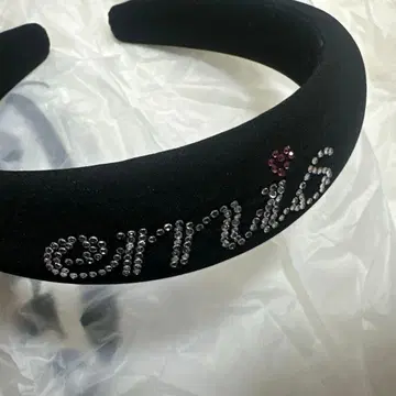 emis 스톤 장식 블랙 헤어밴드