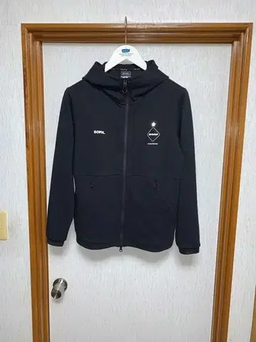 S 새상품급 F.C.R.B. RELAX FIT ZIP UP HOODIE