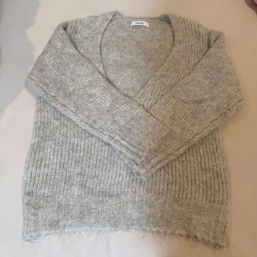 DouDou V넥 스웨터