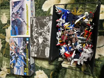 건담 프라모델 제작 중단품 및 정크제품