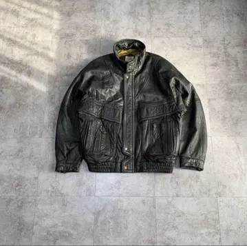 프린지 장식 블랙 가죽 자켓