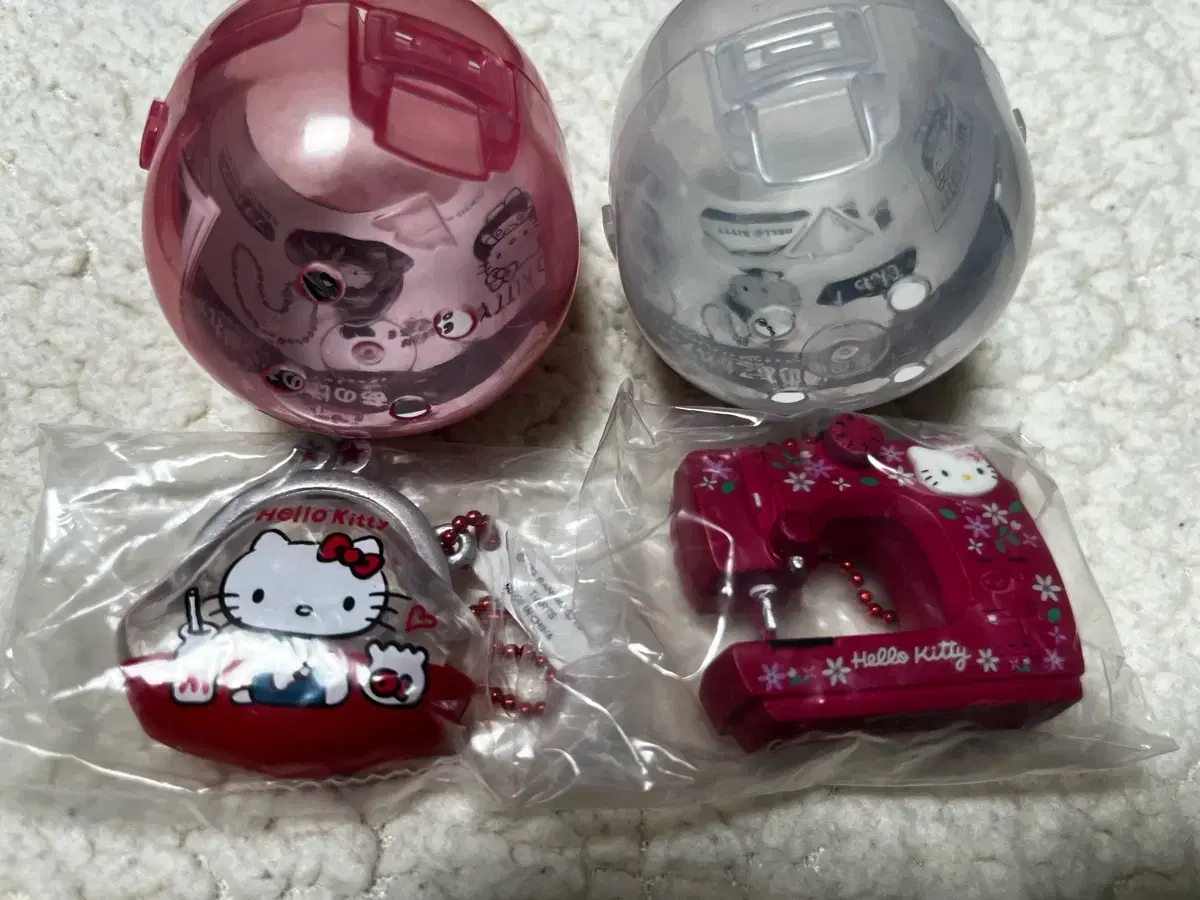 Hello Kitty Gacha Keyring