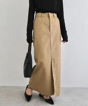 [ 새상품 미착용 ] 앞 슬릿 치노 롱 타이트 스커트 베이지 앤도미