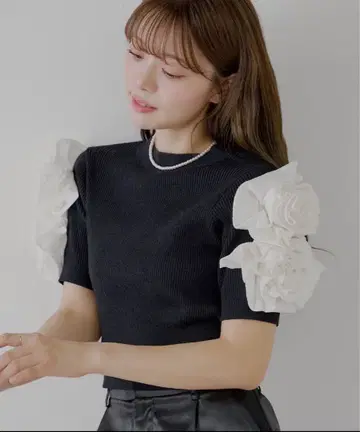 Chico 플라워 프릴 퍼프 니트