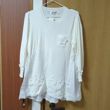 슈퍼 뷰티 44 사이즈 화이트 튜닉 레이스 장식 미사용 새상품!