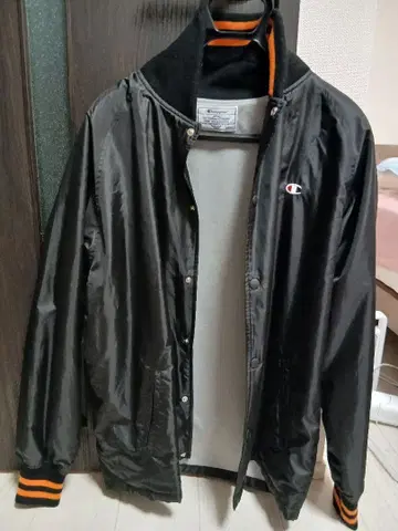 Champion 블랙 자켓 바시티 자켓