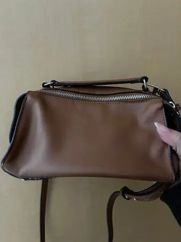 mila owen 숄더백 브라운