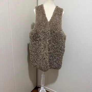 베이지 퍼 슬리브리스 베스트