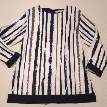 ADORE 스트라이프 긴팔 블라우스