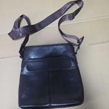 다크 브라운 숄더백