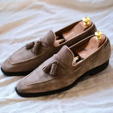 Crokett&Jones 스웨이드 태슬 로퍼 WITNEY 2 샌드 75E