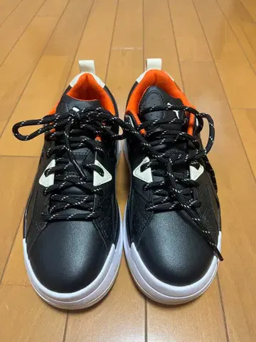 Puma 블랙/오렌지 스니커즈