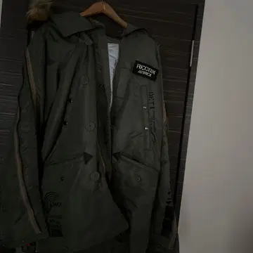 AVIREX 후드 부착 밀리터리 자켓