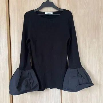 새상품급 [Arpege story] 블랙 벌룬 슬리브 니트