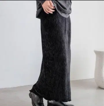 로리즈팜 샤이니 벨로아 타이트 스커트 블랙