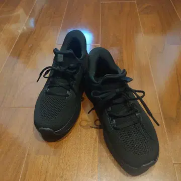 블랙 스포츠 슈즈