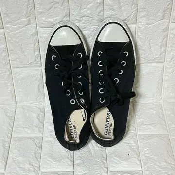 CONVERSE 블랙 스니커즈